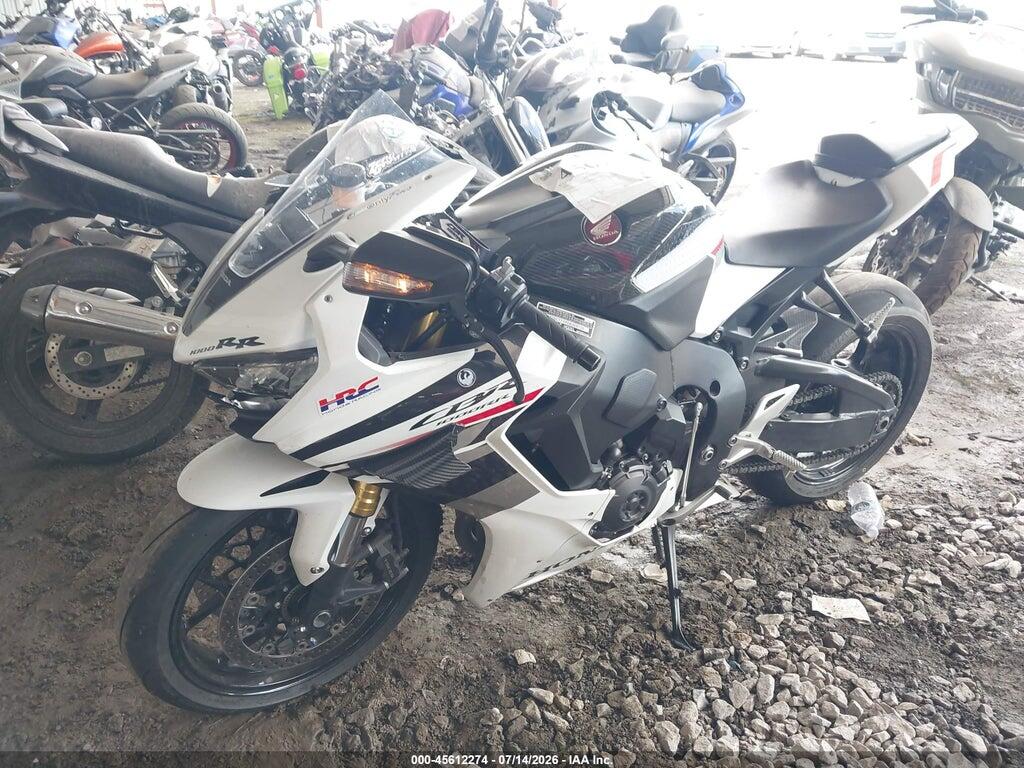 JH2SC7718SK800115 2025 HONDA CBR1000 photo no. 2