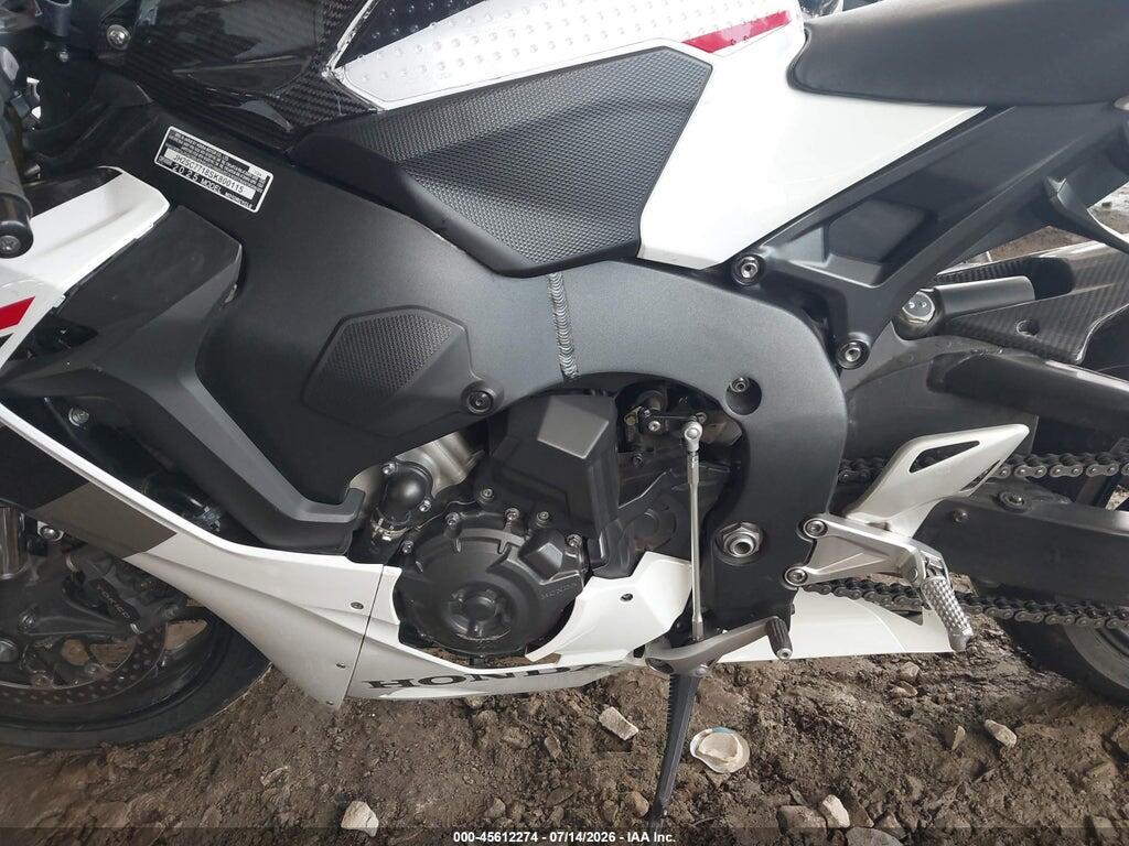 JH2SC7718SK800115 2025 HONDA CBR1000 photo no. 9