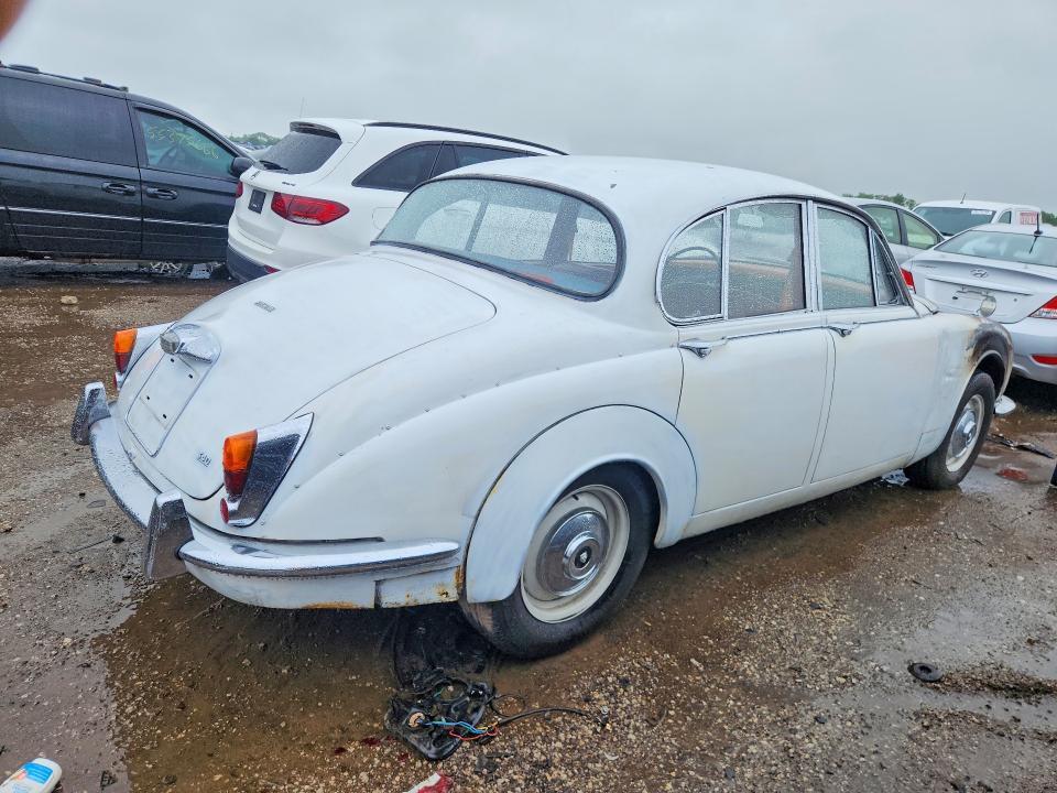1J80167BW 1969 JAGUAR MARK II photo no. 3