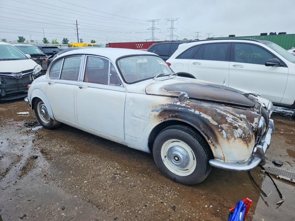 1J80167BW 1969 JAGUAR MARK II photo no. 4