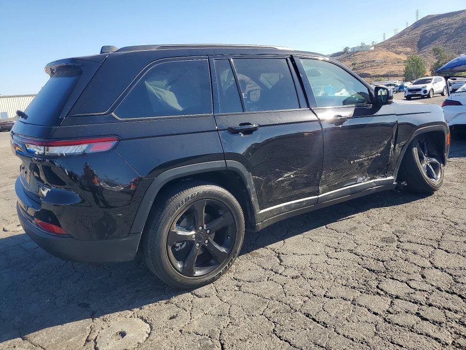 2025 JEEP GRAND CHEROKEE LAREDO — Фото 3 из 13