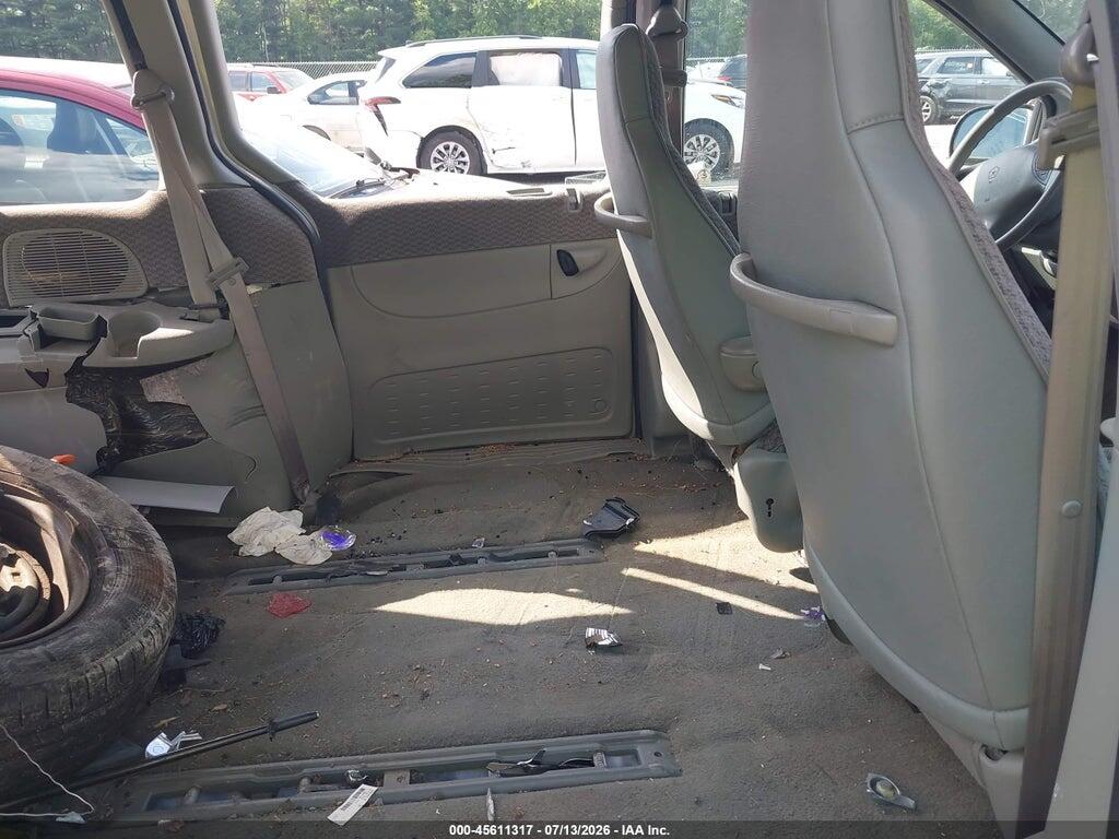 2B4GP45G3YR696066 2000 DODGE CARAVAN photo no. 8
