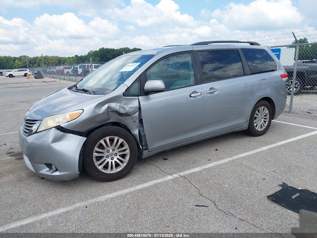 5TDYK3DC4DS374228 2013 TOYOTA SIENNA photo no. 2