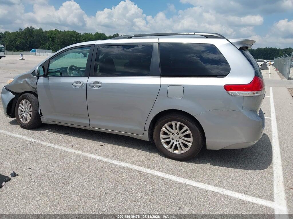 5TDYK3DC4DS374228 2013 TOYOTA SIENNA photo no. 3