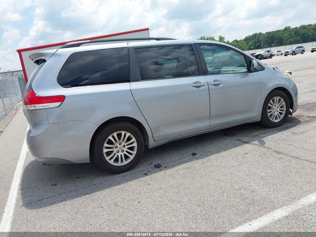 5TDYK3DC4DS374228 2013 TOYOTA SIENNA photo no. 4