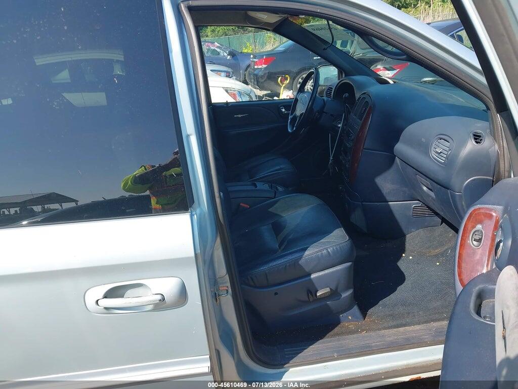 2C8GP64L62R628086 2002 CHRYSLER TOWN & COUNTRY photo no. 5
