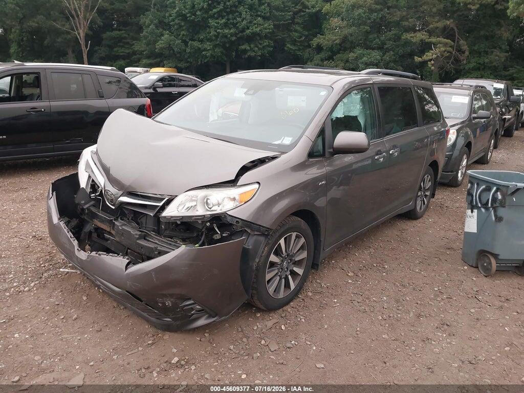 5TDDZ3DCXJS207068 2018 TOYOTA SIENNA photo no. 2