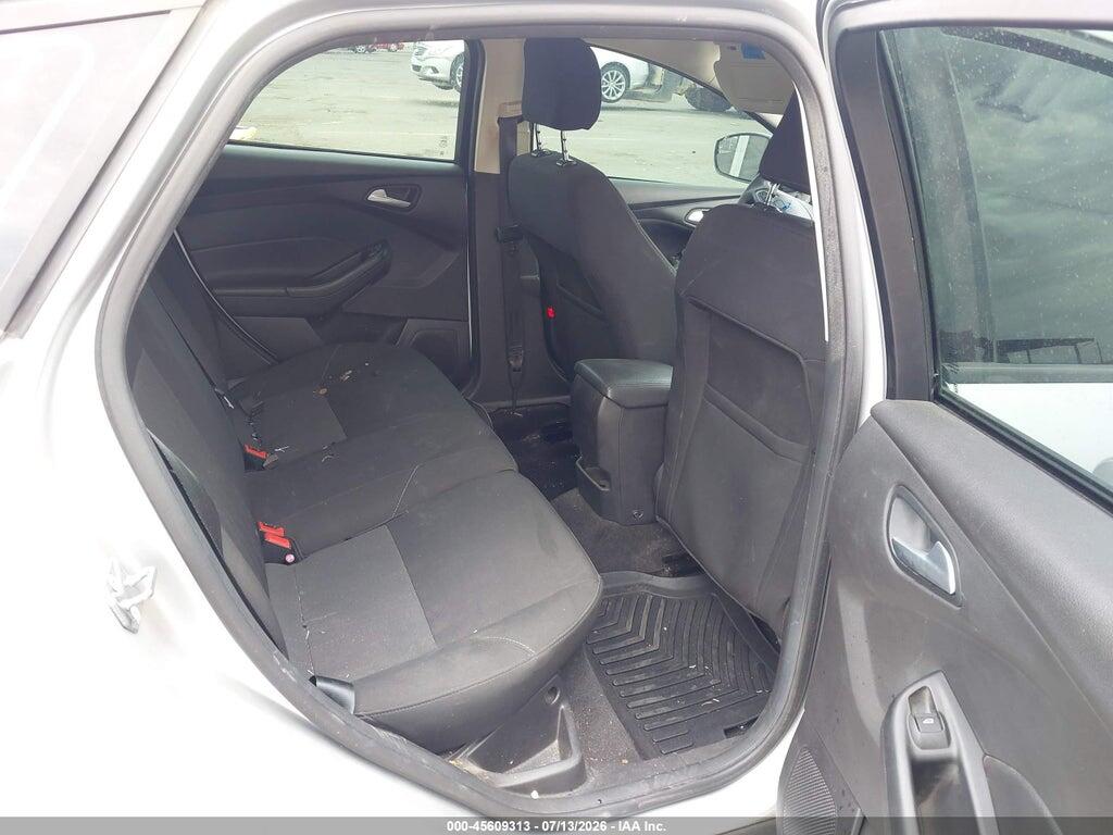 1FADP3K22HL319638 2017 FORD FOCUS photo no. 8