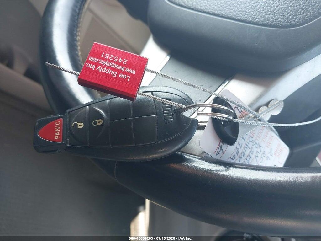 2V4RW4DG9BR717709 2011 VOLKSWAGEN ROUTAN photo no. 11