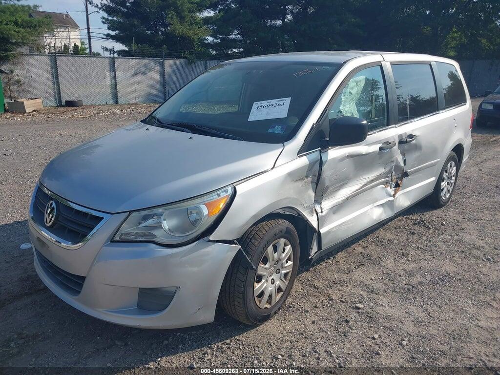 2V4RW4DG9BR717709 2011 VOLKSWAGEN ROUTAN photo no. 2