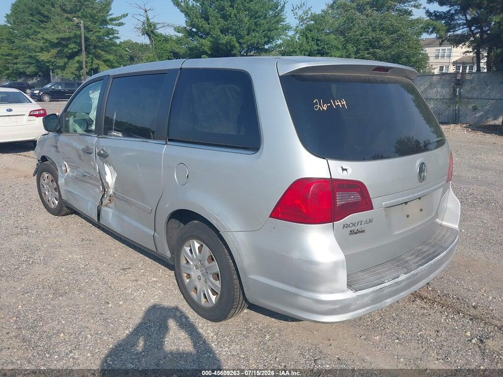 2V4RW4DG9BR717709 2011 VOLKSWAGEN ROUTAN photo no. 3