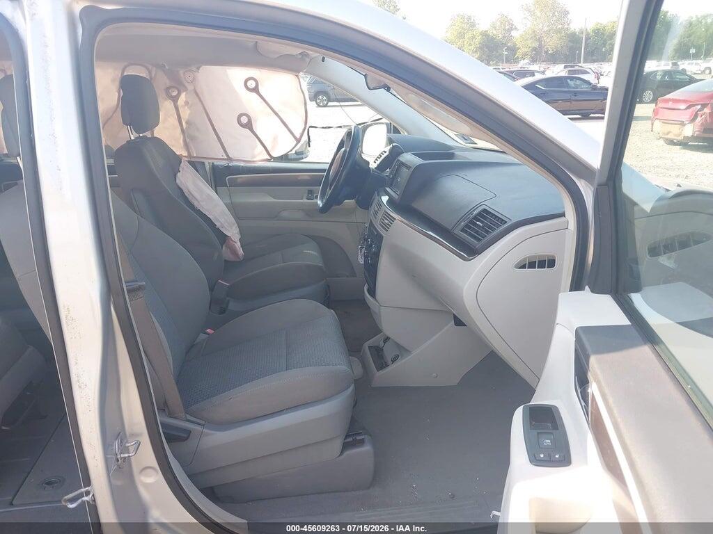 2V4RW4DG9BR717709 2011 VOLKSWAGEN ROUTAN photo no. 5