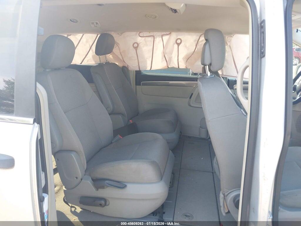 2V4RW4DG9BR717709 2011 VOLKSWAGEN ROUTAN photo no. 8