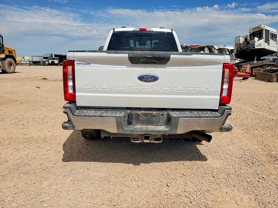 2026 FORD F250 SUPER DUTY — Фото 6 из 12