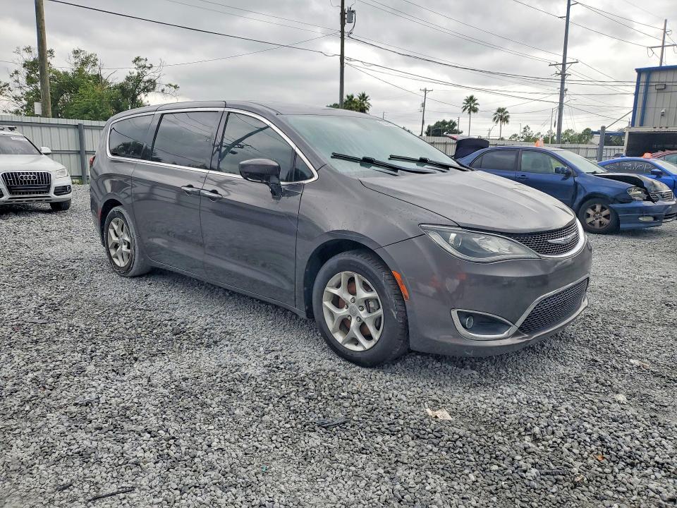 2018 CHRYSLER PACIFICA TOURING PLUS — Фото 4 из 13