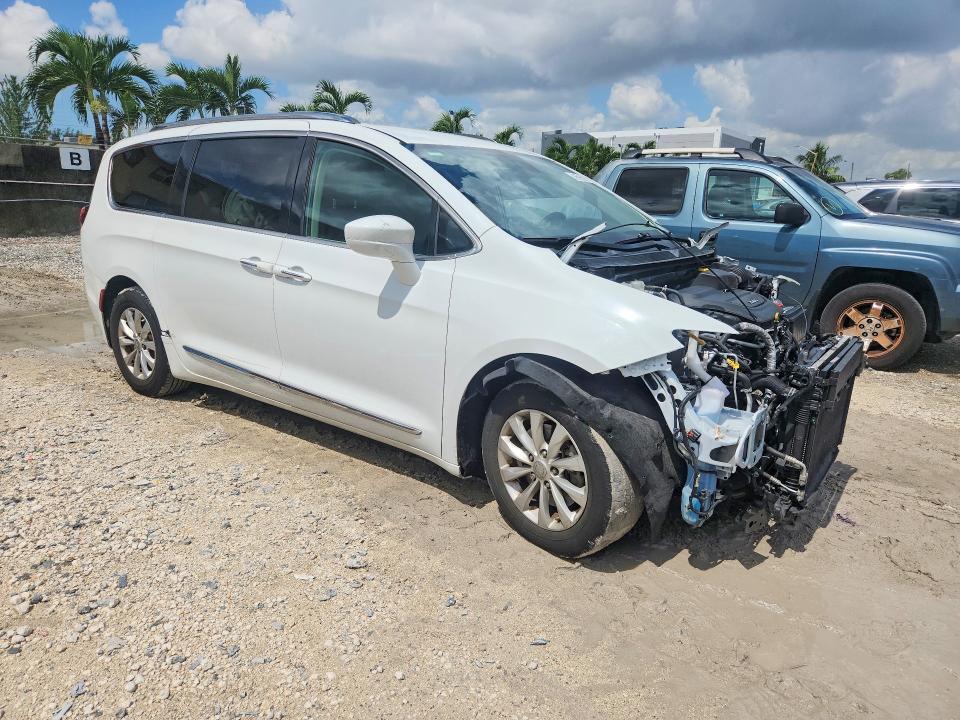 2018 CHRYSLER PACIFICA TOURING L — Фото 4 из 13