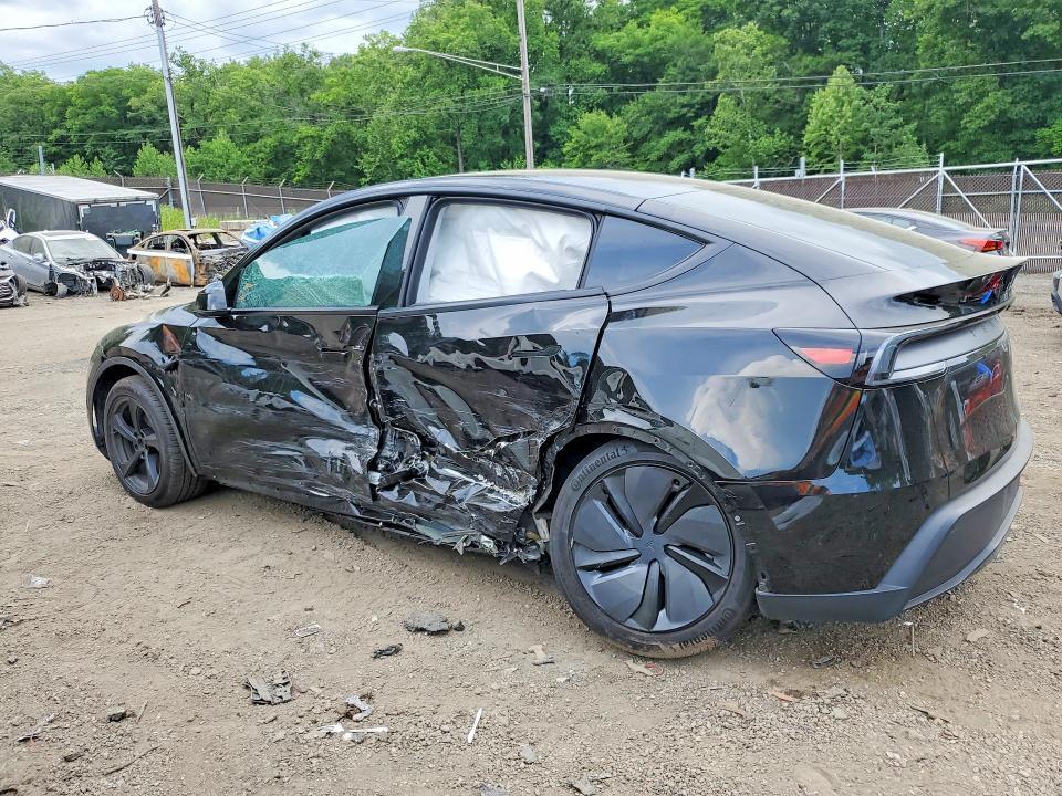 2026 TESLA MODEL Y — Фото 2 из 12