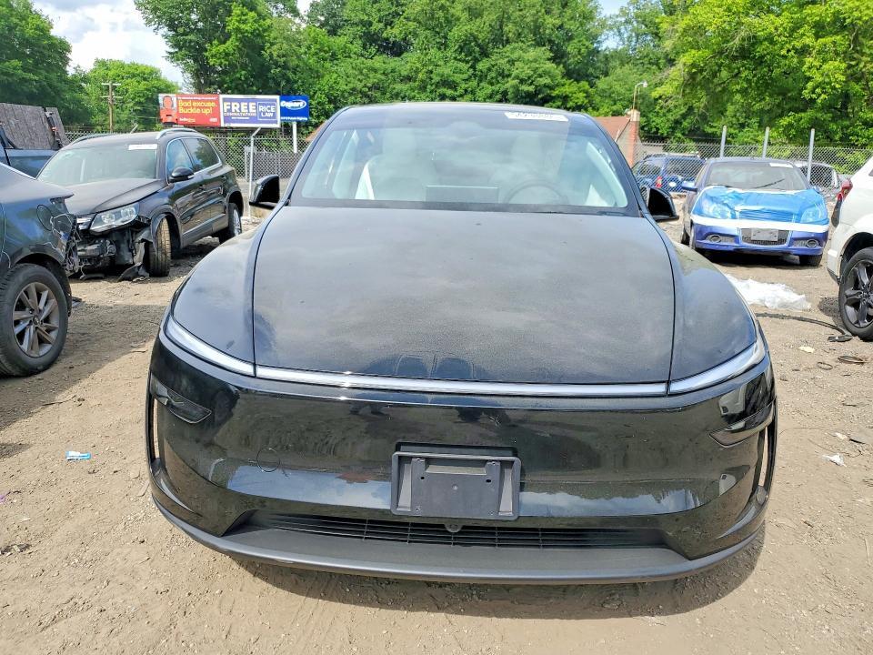 2026 TESLA MODEL Y — Фото 5 из 12