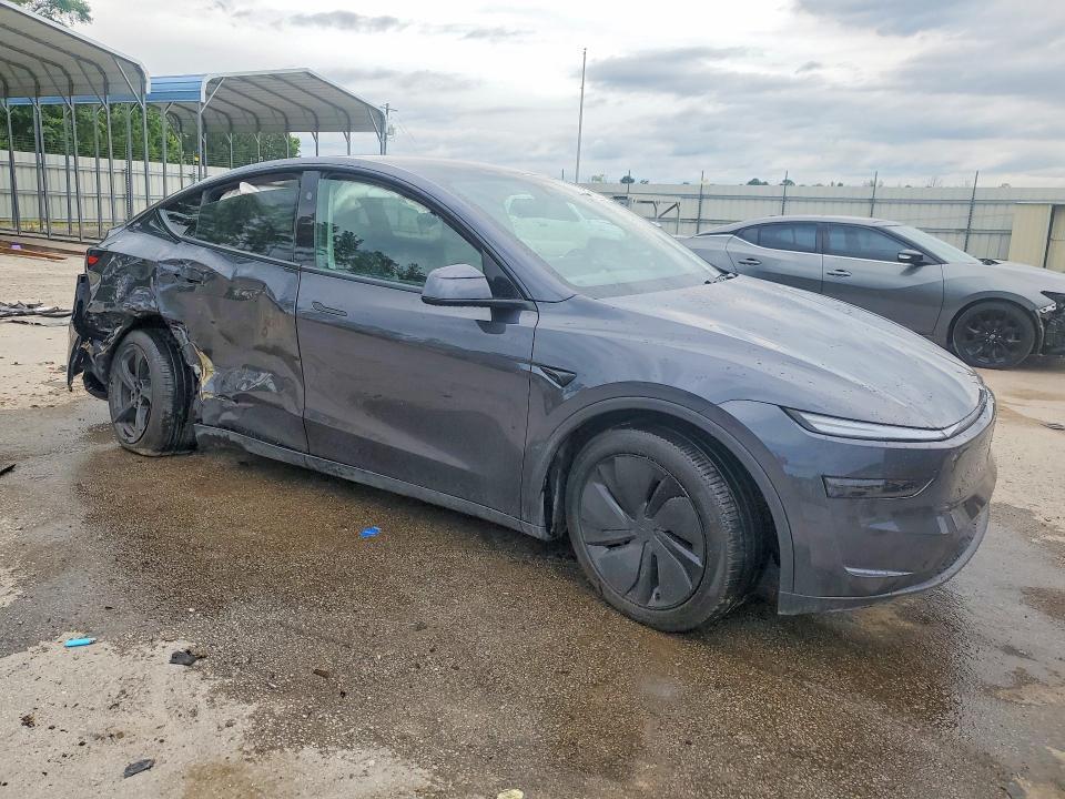 2026 TESLA MODEL Y — Фото 4 из 13