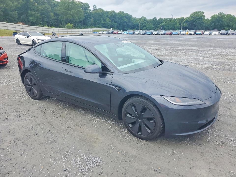 2026 TESLA MODEL 3 — Фото 4 из 12