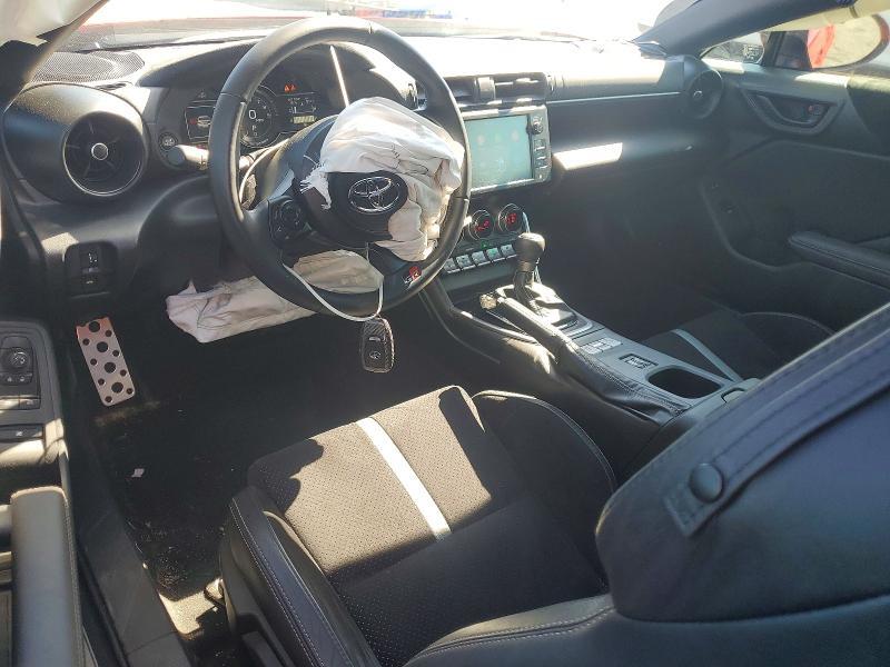 2026 TOYOTA GR 86 PREMIUM — Фото 8 из 12