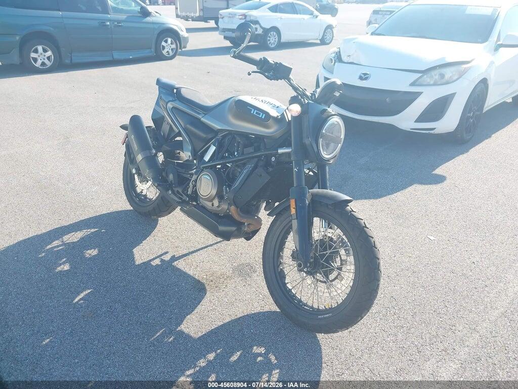 2020 HUSQVARNA SVARTPILEN 701 VBKUBV402LM789573