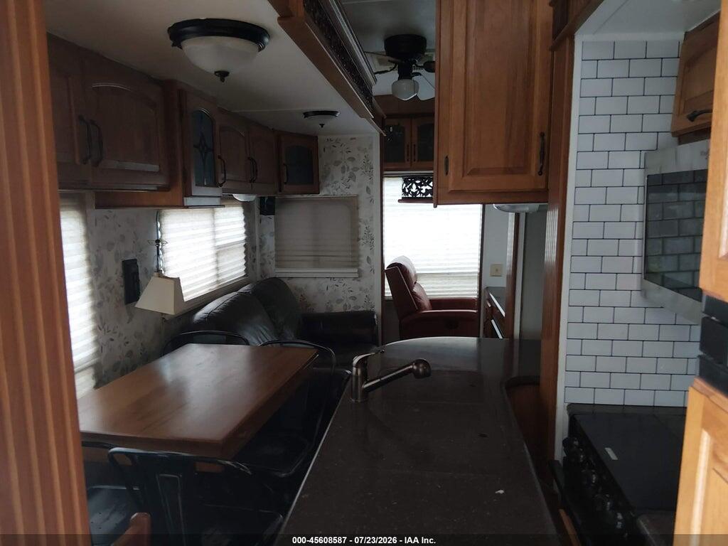 4YDF34529B4702247 2011 KEYSTONE MONTANA photo no. 5