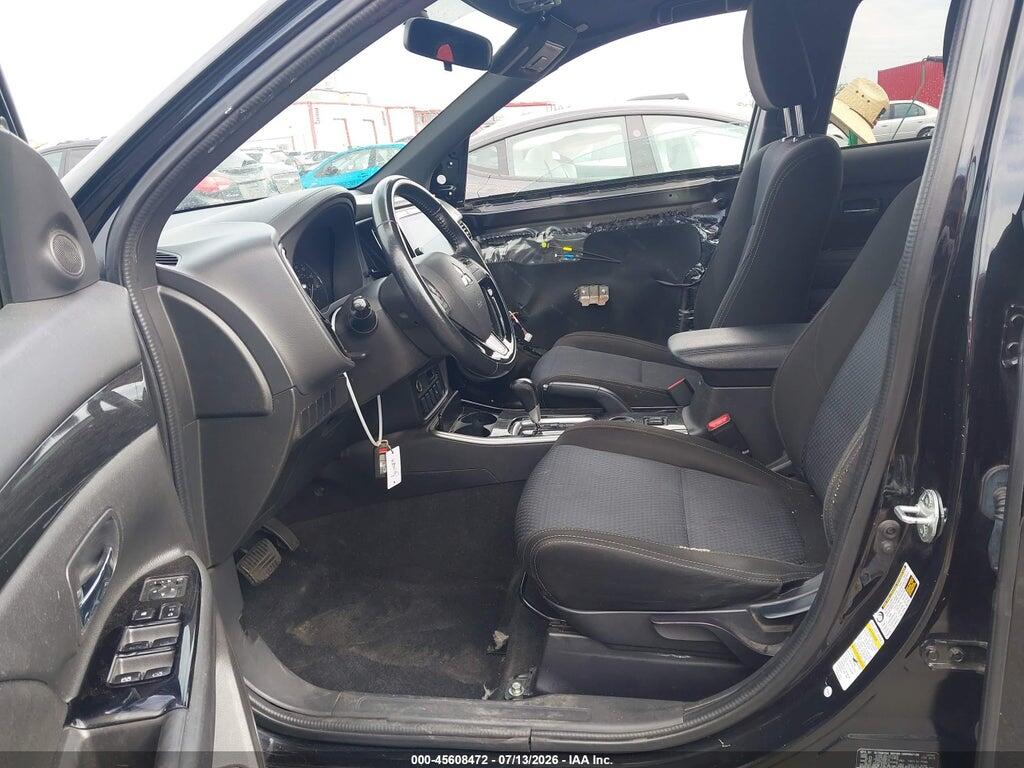 JA4AD3A3XJZ050138 2018 MITSUBISHI OUTLANDER photo no. 5