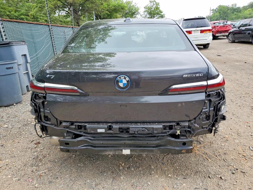 2025 BMW I7 EDRIVE50 — Фото 6 из 12