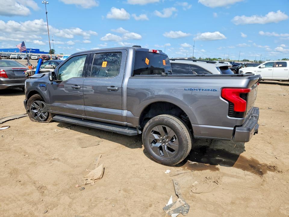 2025 FORD F150 LIGHTNING XLT — Фото 2 из 12