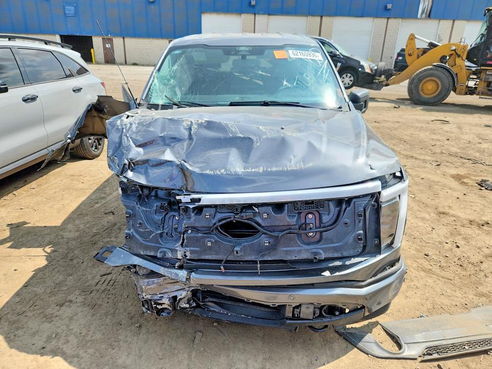 2025 FORD F150 LIGHTNING XLT — Фото 5 из 12