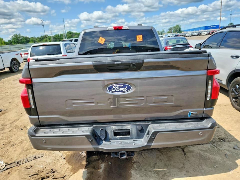 2025 FORD F150 LIGHTNING XLT — Фото 6 из 12