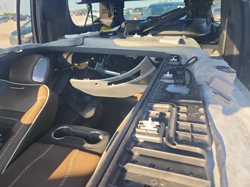 2025 GMC YUKON XL DENALI ULTIMATE — Фото 10 из 14
