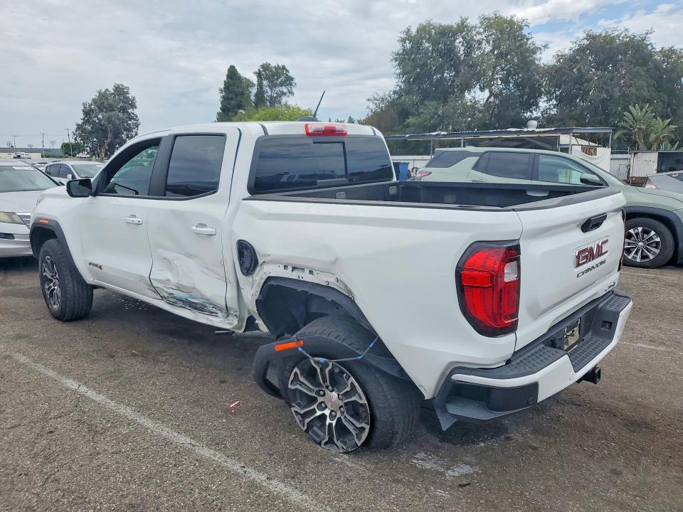 2025 GMC CANYON AT4 — Фото 2 из 12