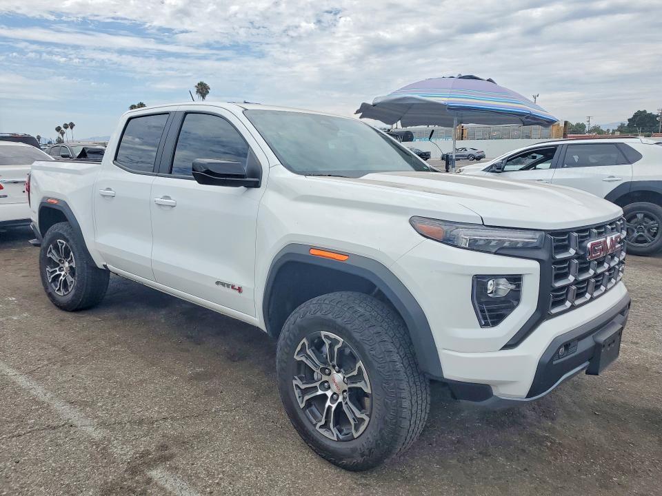2025 GMC CANYON AT4 — Фото 4 из 12