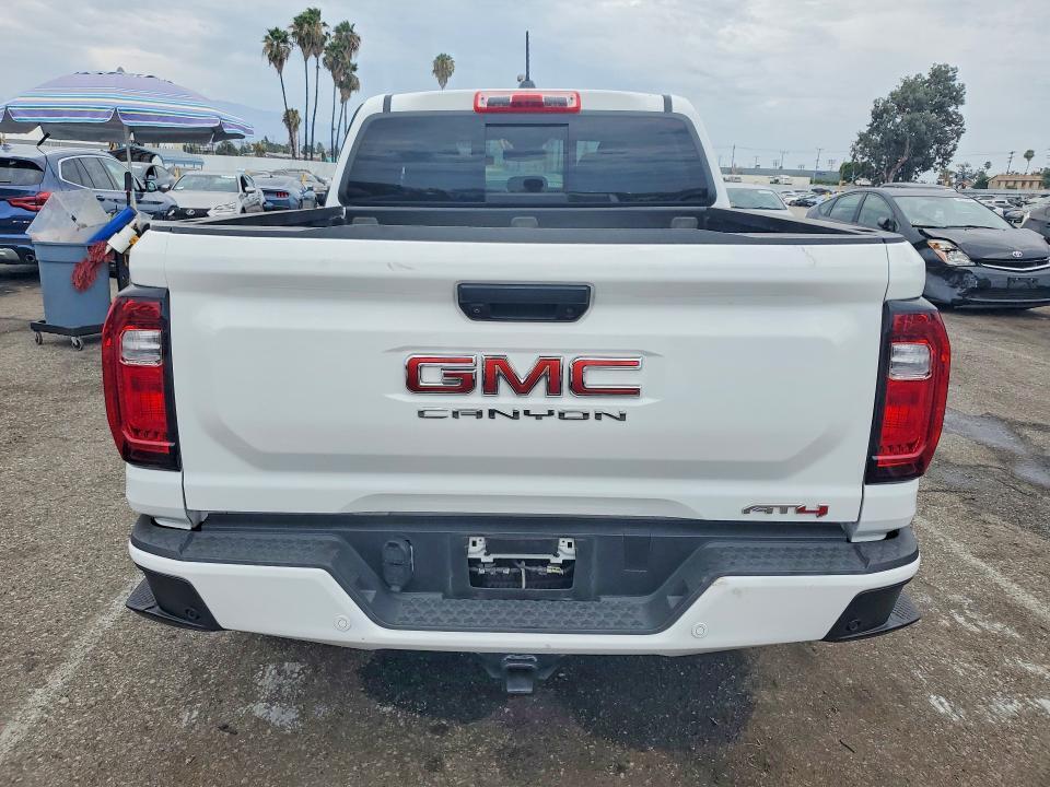 2025 GMC CANYON AT4 — Фото 6 из 12