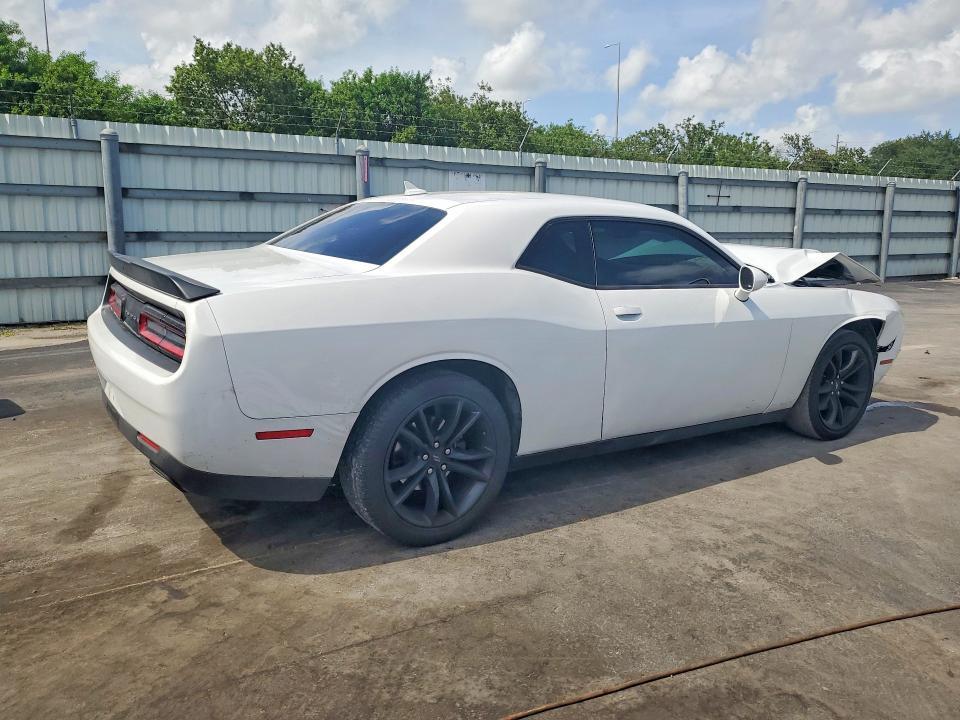 2018 DODGE CHALLENGER SXT — Фото 3 из 12