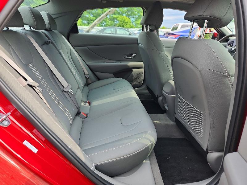 2025 HYUNDAI ELANTRA SEL — Фото 10 из 12