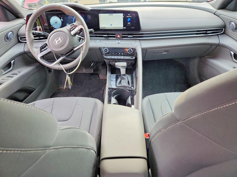 2025 HYUNDAI ELANTRA SEL — Фото 8 из 12