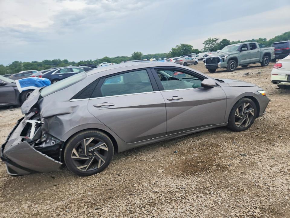 2025 HYUNDAI ELANTRA SEL — Фото 3 из 12