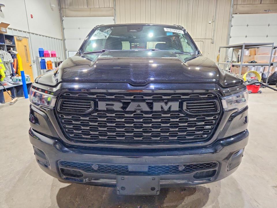 2025 RAM 1500 BIG HORN — Фото 5 из 13