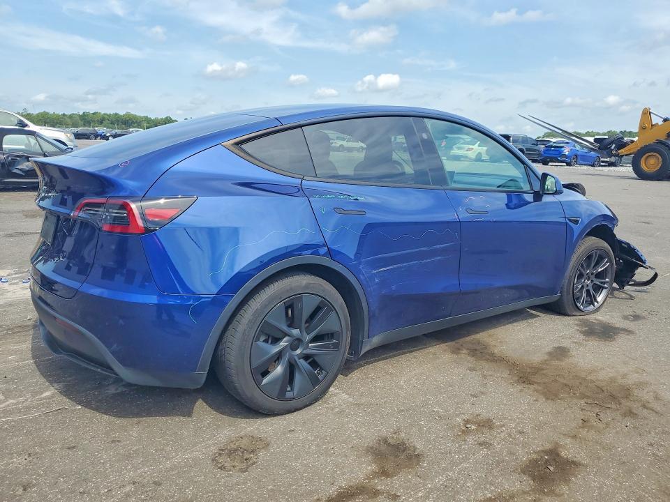 2025 TESLA MODEL Y — Фото 3 из 12