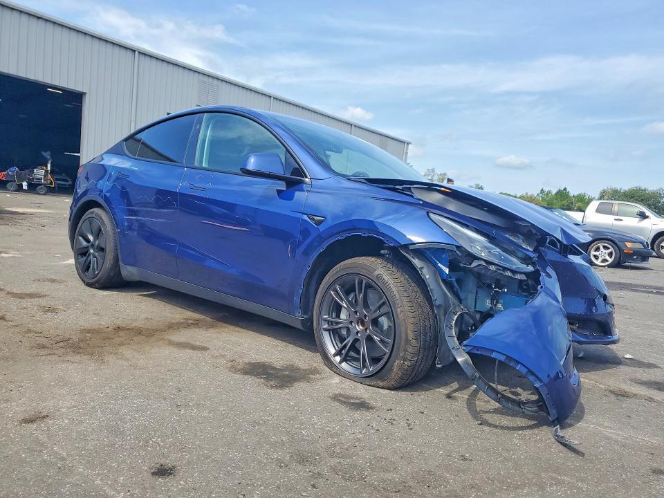 2025 TESLA MODEL Y — Фото 4 из 12