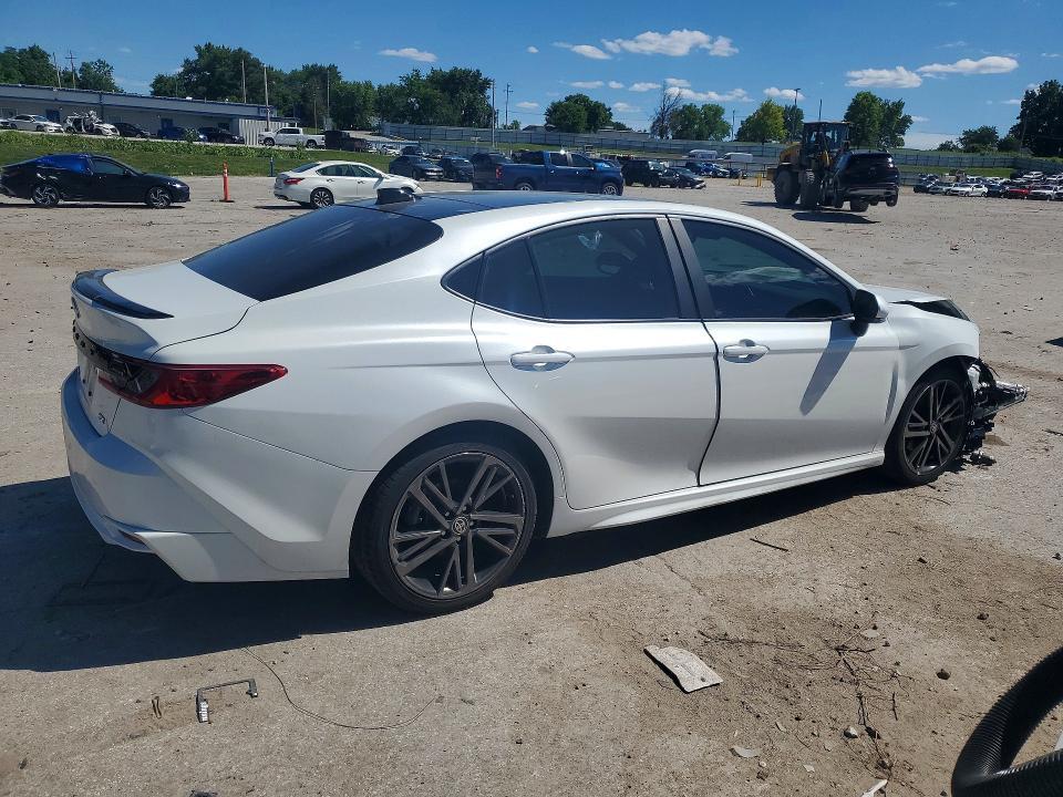 2025 TOYOTA CAMRY — Фото 3 из 12