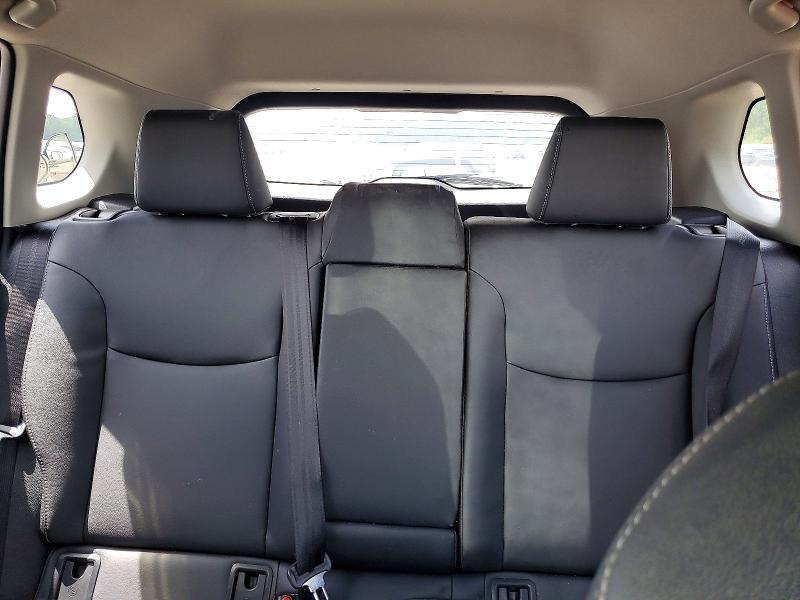 2025 TOYOTA COROLLA CROSS XLE — Фото 10 из 13
