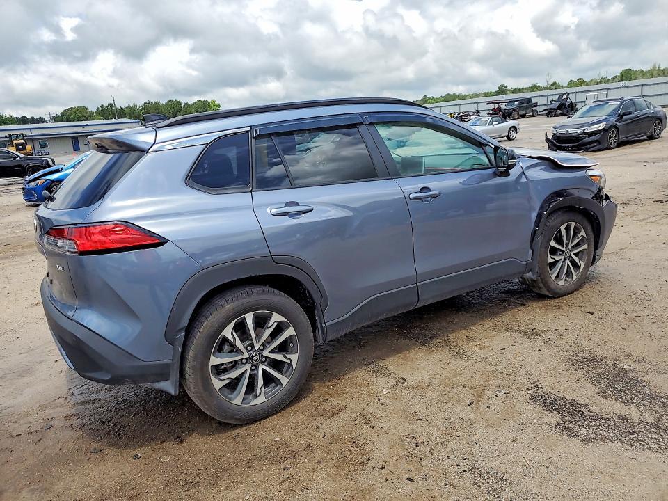 2025 TOYOTA COROLLA CROSS XLE — Фото 3 из 13