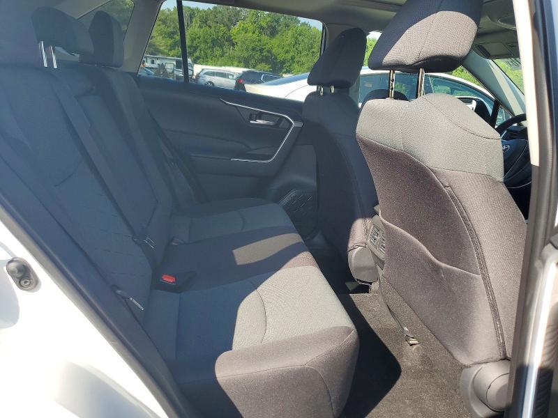 2025 TOYOTA RAV4 XLE — Фото 11 из 13