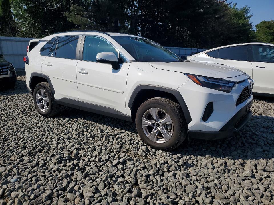 2025 TOYOTA RAV4 XLE — Фото 4 из 13