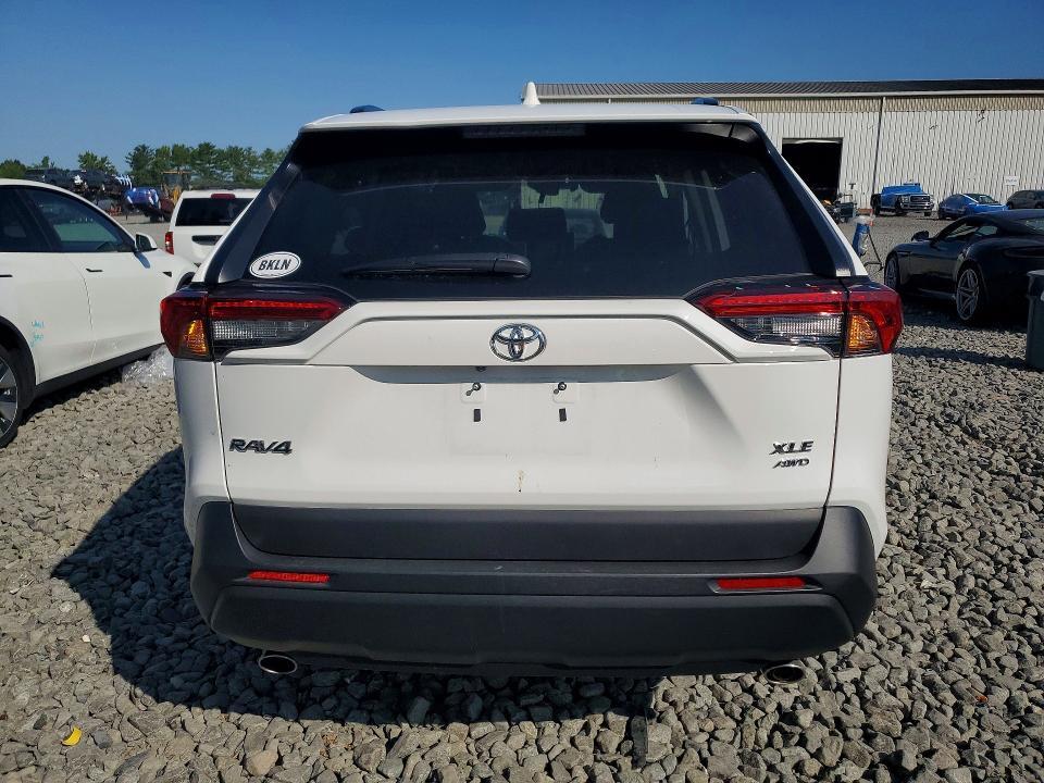 2025 TOYOTA RAV4 XLE — Фото 6 из 13