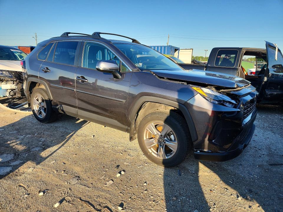 2025 TOYOTA RAV4 XLE — Фото 4 из 13